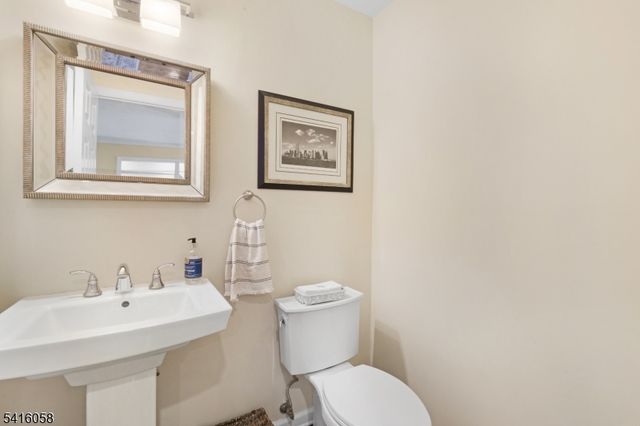 16 Riggs Ct, Bernards Twp., NJ 07920