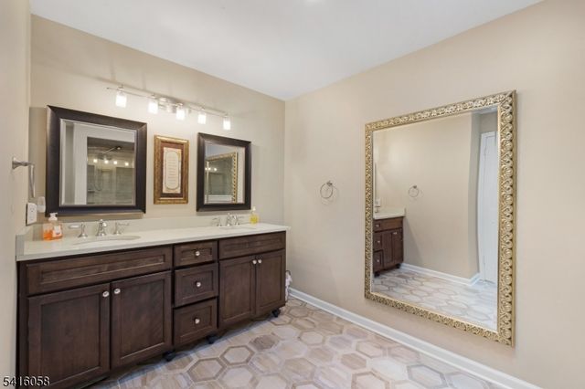 16 Riggs Ct, Bernards Twp., NJ 07920