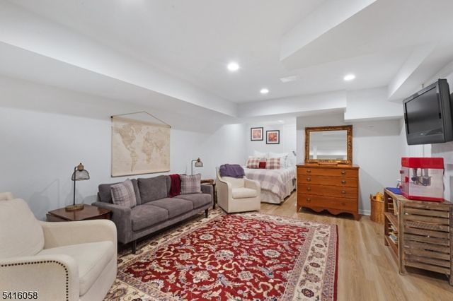 16 Riggs Ct, Bernards Twp., NJ 07920