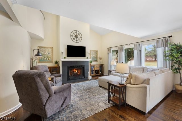 16 Riggs Ct, Bernards Twp., NJ 07920