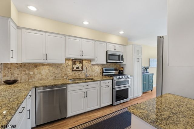 16 Riggs Ct, Bernards Twp., NJ 07920