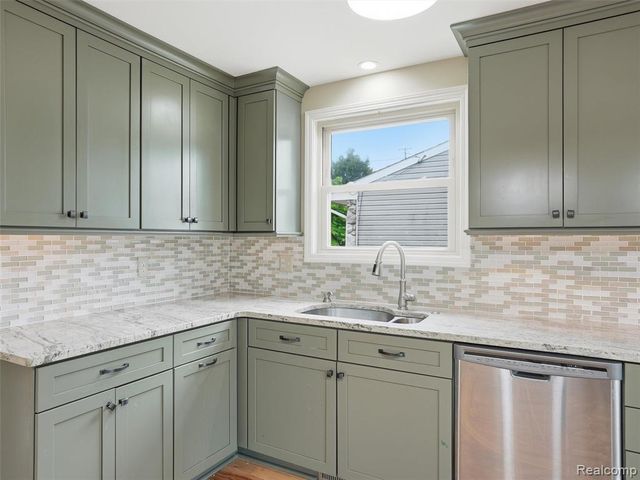 117 Kenyon Road, Algonac, MI 48001