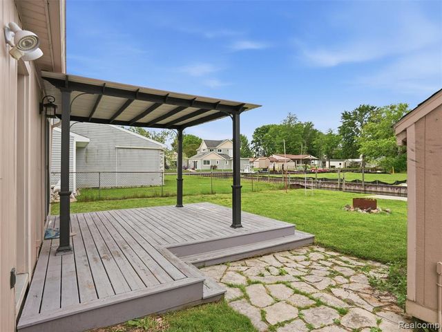 117 Kenyon Road, Algonac, MI 48001