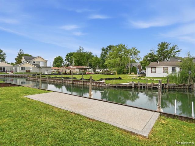 117 Kenyon Road, Algonac, MI 48001