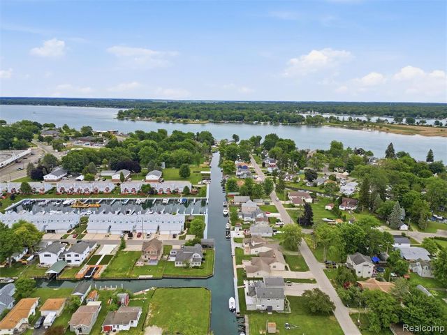 117 Kenyon Road, Algonac, MI 48001