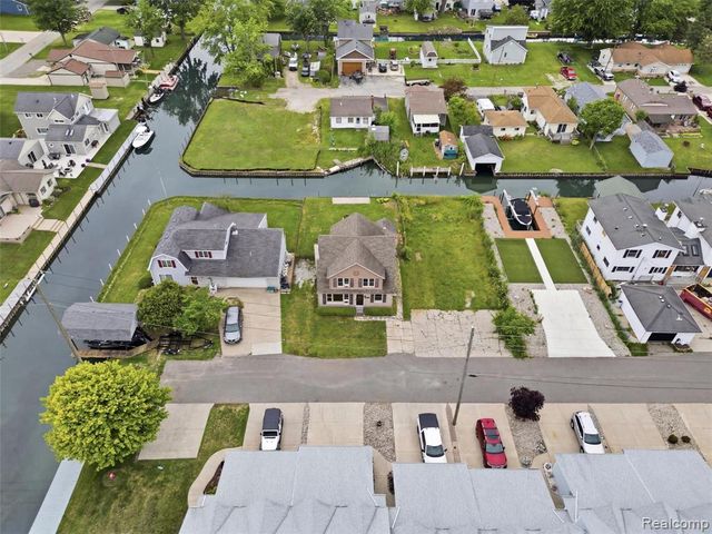 117 Kenyon Road, Algonac, MI 48001