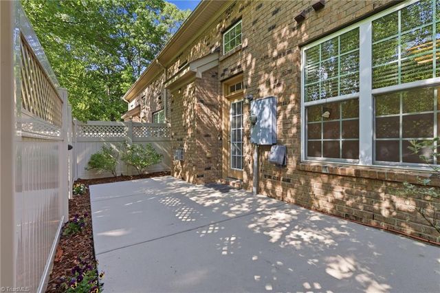 6211 Stonewick Drive, Jamestown, NC 27282