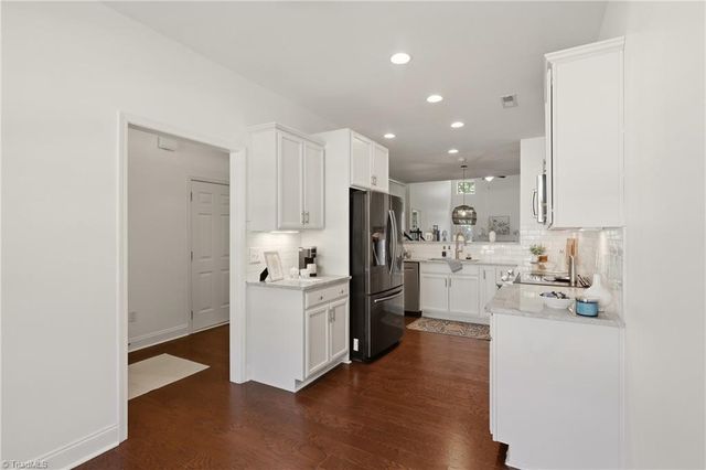 6211 Stonewick Drive, Jamestown, NC 27282