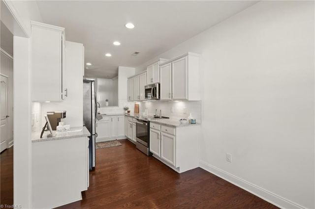 6211 Stonewick Drive, Jamestown, NC 27282