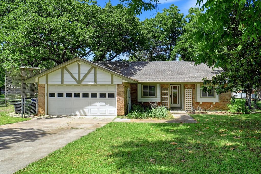 1017 Jarvis Lane, Azle, TX 76020