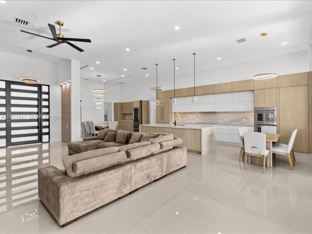 337 SW Kestor Dr, Port St. Lucie, FL 34953
