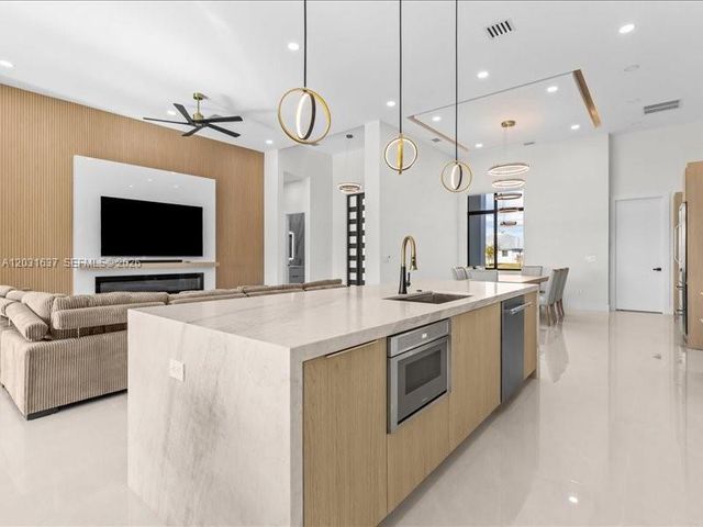 337 SW Kestor Dr, Port St. Lucie, FL 34953