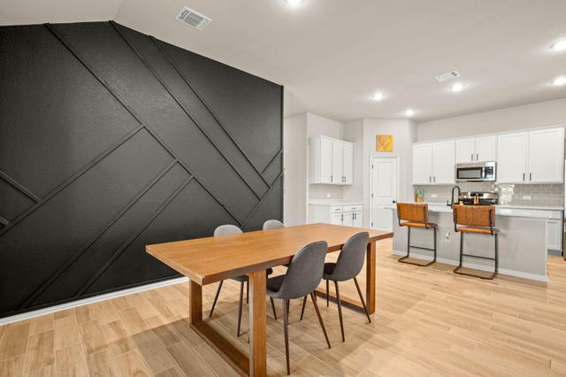 143 Periwinkle LN, Bastrop, TX 78602