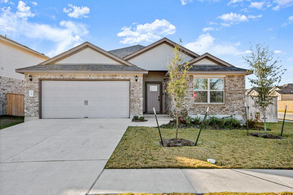 143 Periwinkle LN, Bastrop, TX 78602