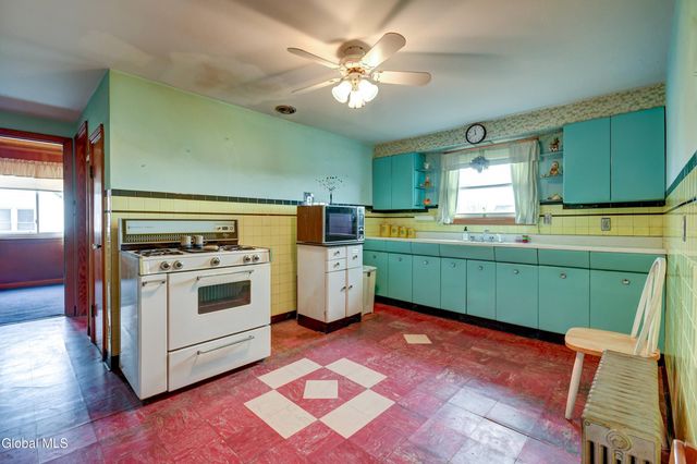 34 Cochrane Avenue, Amsterdam, NY 12010