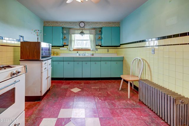 34 Cochrane Avenue, Amsterdam, NY 12010