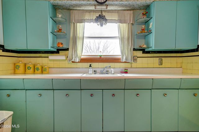 34 Cochrane Avenue, Amsterdam, NY 12010