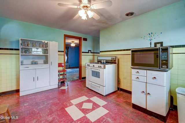 34 Cochrane Avenue, Amsterdam, NY 12010