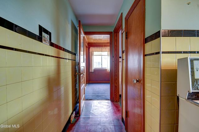 34 Cochrane Avenue, Amsterdam, NY 12010