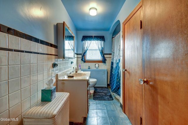 34 Cochrane Avenue, Amsterdam, NY 12010