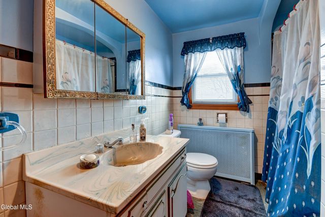 34 Cochrane Avenue, Amsterdam, NY 12010