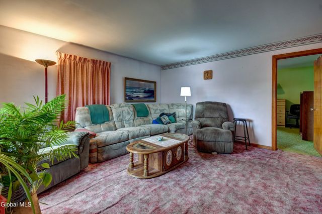 34 Cochrane Avenue, Amsterdam, NY 12010