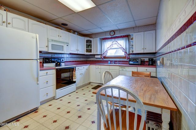 34 Cochrane Avenue, Amsterdam, NY 12010