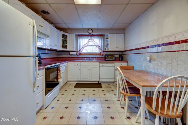 34 Cochrane Avenue, Amsterdam, NY 12010