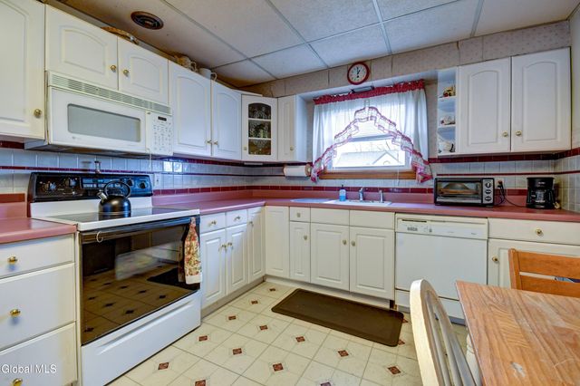 34 Cochrane Avenue, Amsterdam, NY 12010