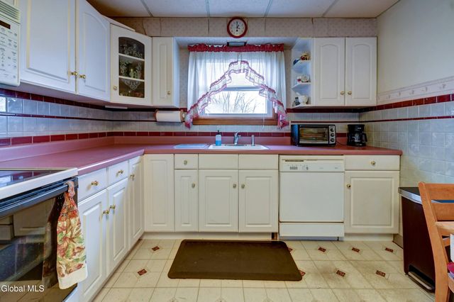 34 Cochrane Avenue, Amsterdam, NY 12010