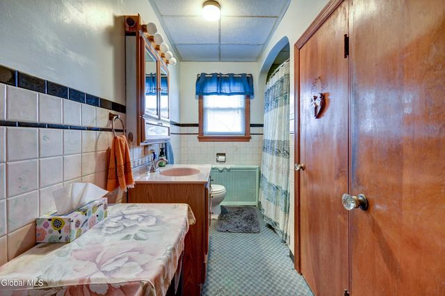 34 Cochrane Avenue, Amsterdam, NY 12010