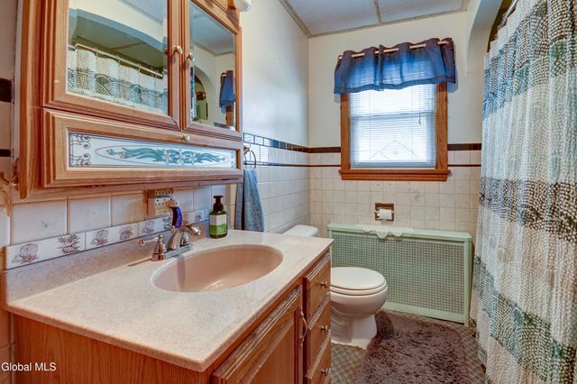 34 Cochrane Avenue, Amsterdam, NY 12010