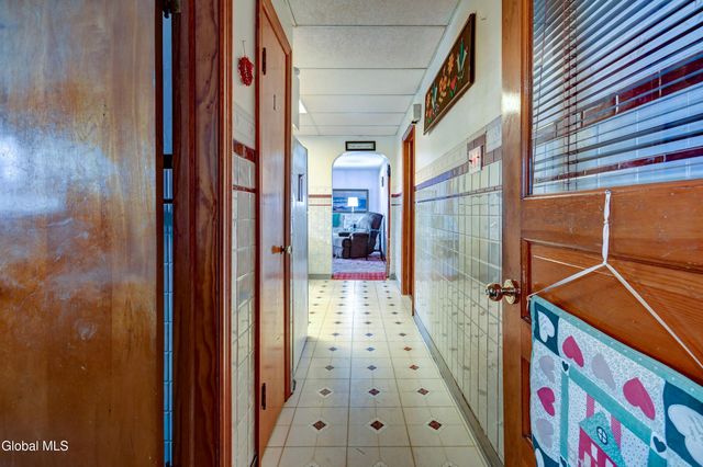 34 Cochrane Avenue, Amsterdam, NY 12010