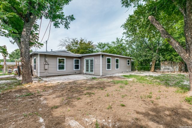 611 BASSWOOD DR, San Antonio, TX 78213
