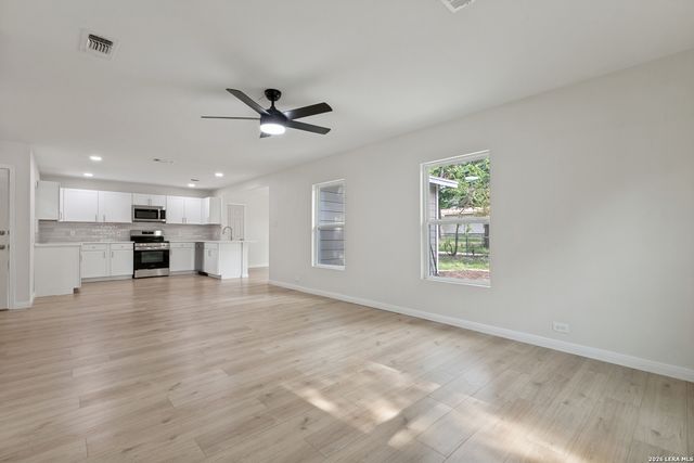611 BASSWOOD DR, San Antonio, TX 78213
