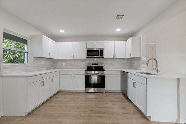 611 BASSWOOD DR, San Antonio, TX 78213