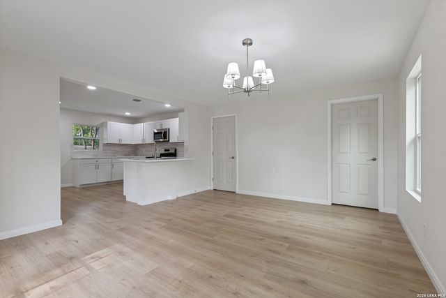 611 BASSWOOD DR, San Antonio, TX 78213