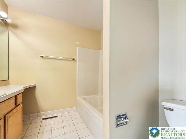 1652 Harding Circle, Whitehall Twp, PA 18052