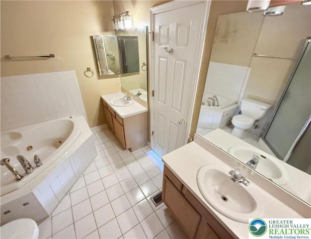 1652 Harding Circle, Whitehall Twp, PA 18052