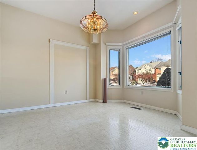 1652 Harding Circle, Whitehall Twp, PA 18052