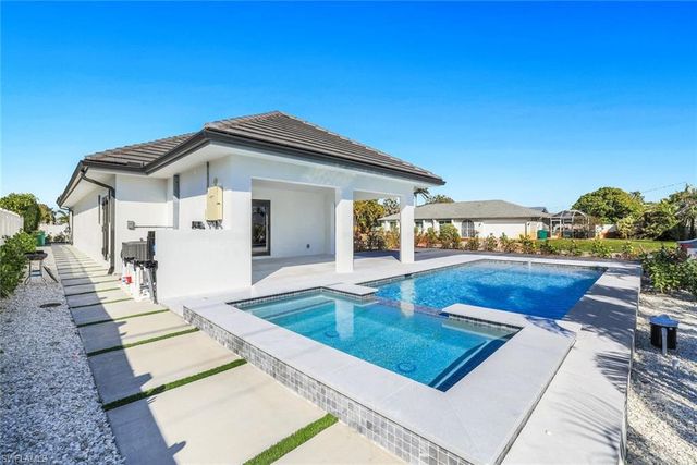 10771 6th ST, Naples, FL 34108