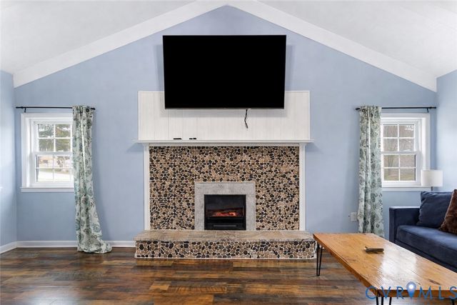 515 S Lakeshore Dr, Louisa, VA 23093