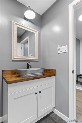 515 S Lakeshore Dr, Louisa, VA 23093