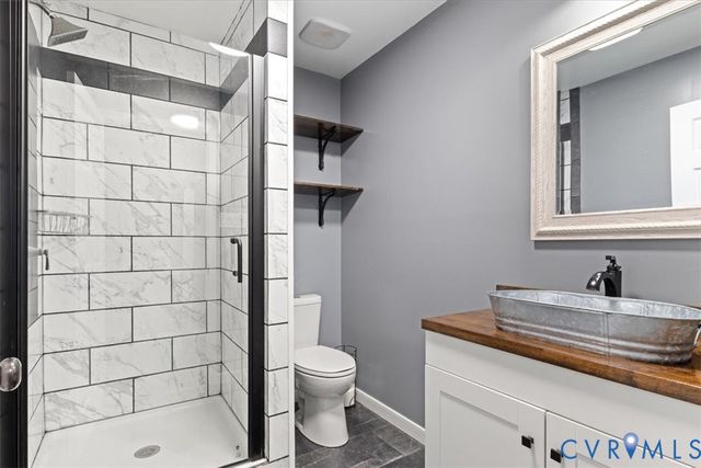 515 S Lakeshore Dr, Louisa, VA 23093