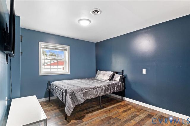 515 S Lakeshore Dr, Louisa, VA 23093