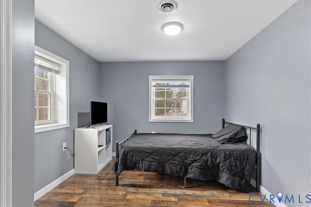 515 S Lakeshore Dr, Louisa, VA 23093