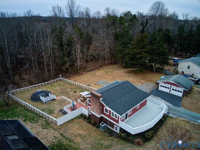 515 S Lakeshore Dr, Louisa, VA 23093