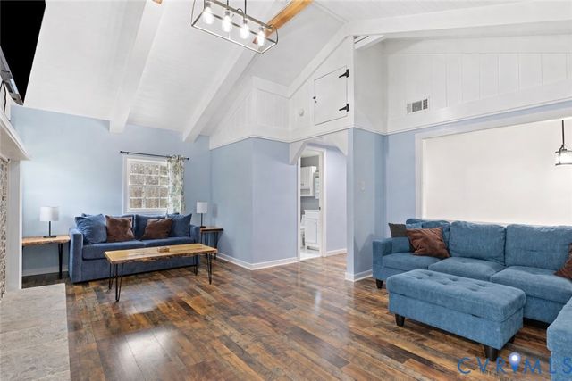 515 S Lakeshore Dr, Louisa, VA 23093