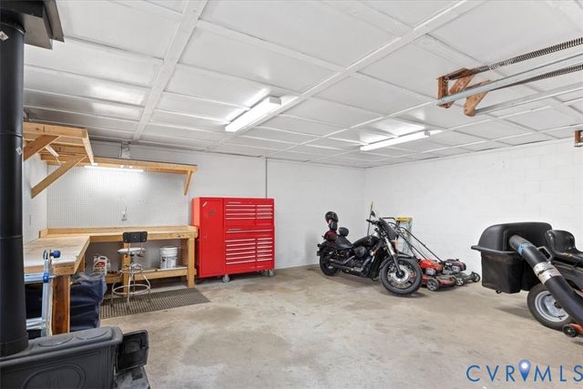 515 S Lakeshore Dr, Louisa, VA 23093