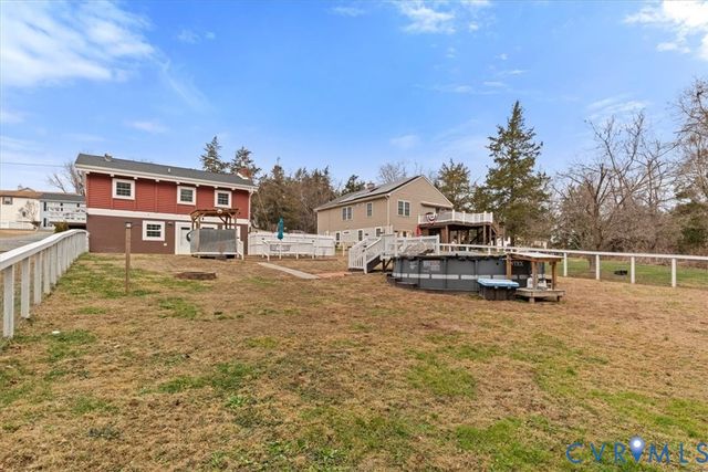 515 S Lakeshore Dr, Louisa, VA 23093